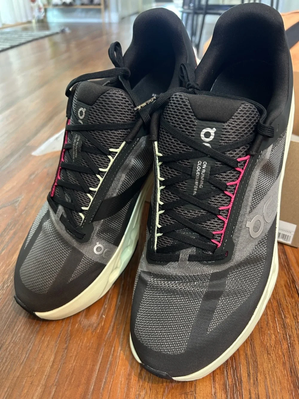 On Running Cloudsurfer NEXT Black & Mint sz 11 NWT - Picture 3 of 4